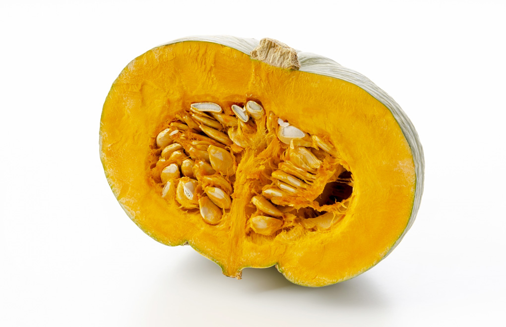 半分になっているかぼちゃ