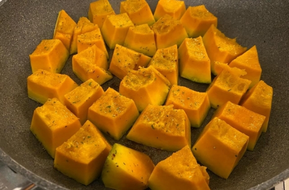 カットされた白栗